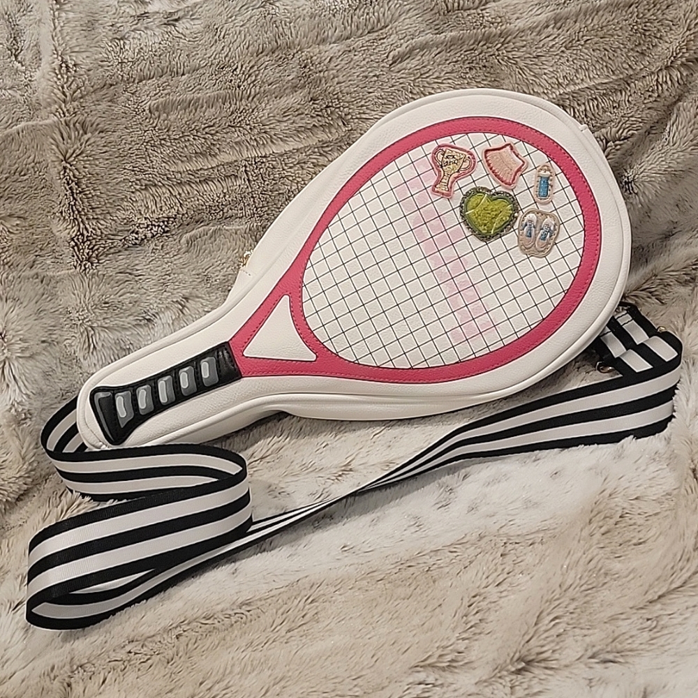 NWT BETSEY JOHNSON XO VOLLEY CROSSBODY PURSE W/ TENNIS BALL KEYCHAIN + PATCHES